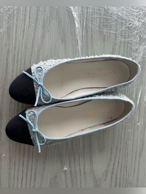 Chanel tweed ballet flats blue and white woven material with black cap toe
